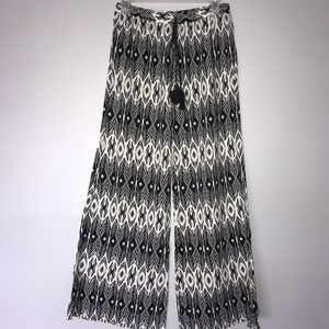 🦓 Patterned Flowy Pants